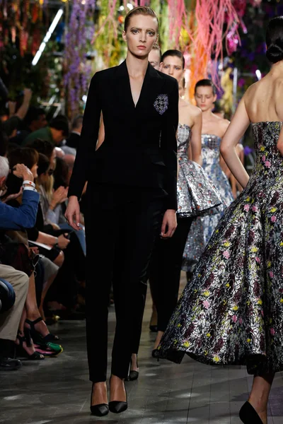Look 60